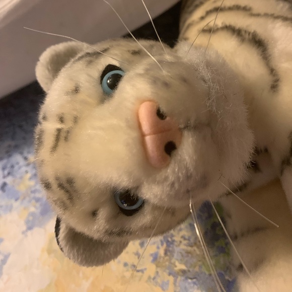 Siegfried and Roy's Mirage Stuffed Tiger Like New from Las Vegas - Picture 4 of 8